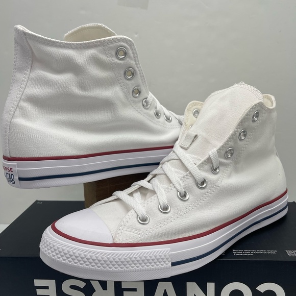 Converse Men’s Chuck Taylor All Star White High Top Shoes
Whit High-Top Sneakers - Picture 9 of 16